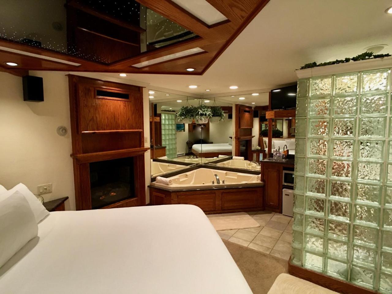 Sybaris Pool Suites Downers Grove - Adults Only Exterior foto